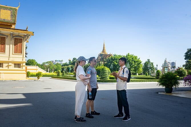 Phnom Penh: Highlights Tour Including National Museum - National Museum of Cambodia: Khmer art in a terracotta building