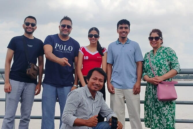 Phnom Penh: Highlights Tour Including National Museum - Independence Monument, then Phsar Thmey (Central Market)