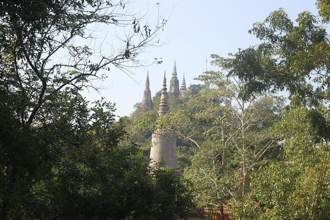 Phnom Penh: Highlights Tour Including National Museum - Wat Phnom: a 14th-century temple with a view