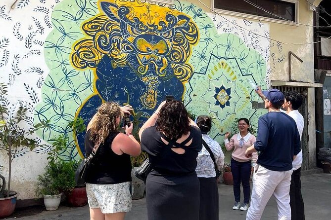 Phnom Penh's Morning Market and Street Art Tour by Tuk tuk - Phnom Penh at 8:30am: why this tour works