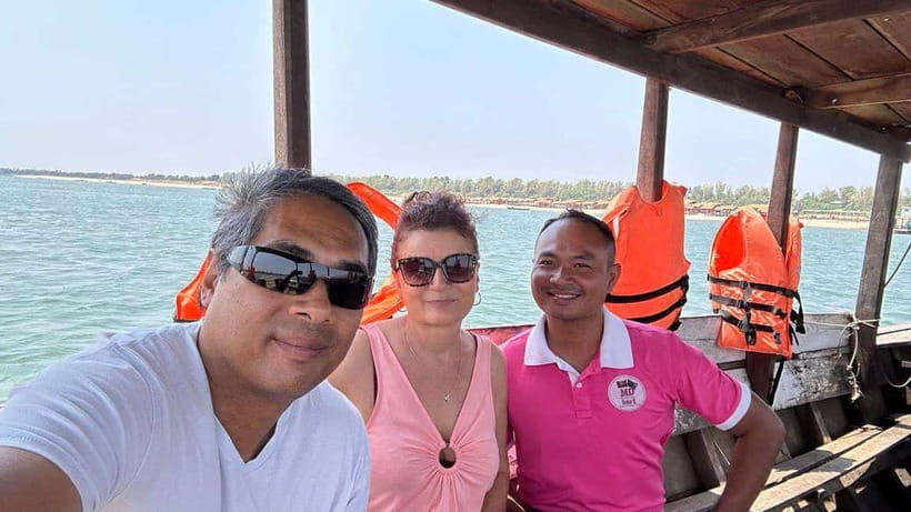 Phnom Penh: Street Art and Food Tour with Pickup and Beer - Bassac Lane and the Second Beer: A Pub Street Finish You Can Walk Off