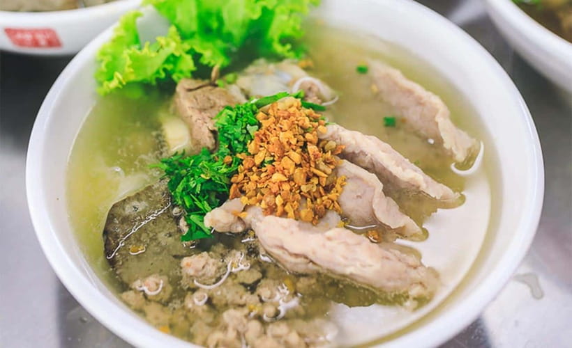 Phnom Penh: Street Art & Food Tour by Tuk-Tuk - How Banh Chaev Shows the Food Logic