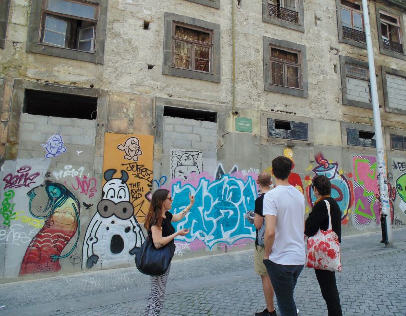Porto: Half-Day Street Art Tour - Praça de Carlos Alberto: The Right Place to Start