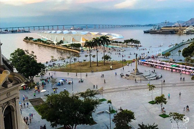 Rio Street Art Tour - What to expect on the ground: walking, language, and comfort