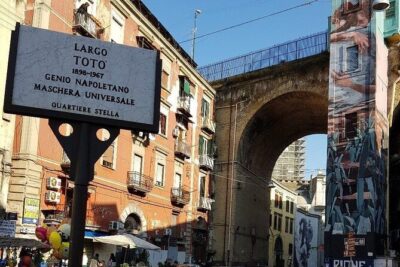 Rione Sanità tour among baroque, revival, street art & food - Murals, laundry, and the street art Naples uses like a newspaper