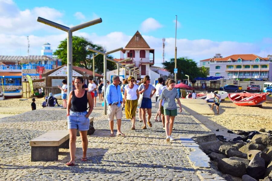Sal island: Santa Maria city tour, street art and tapas - Souvenir shopping with a local eye (so you don’t overpay)