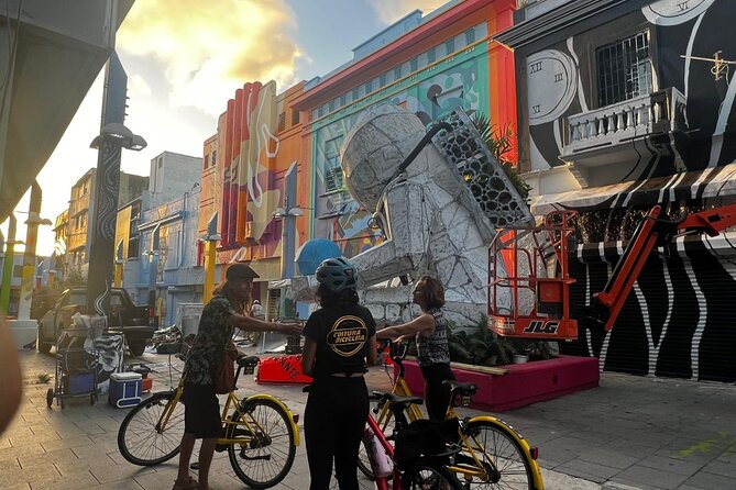 San Juan Urban Art Bike Tour 2 Hour and 4 Hour Options - Stop 2: La Placita de Santurce, a Market by Day and Energy by Night