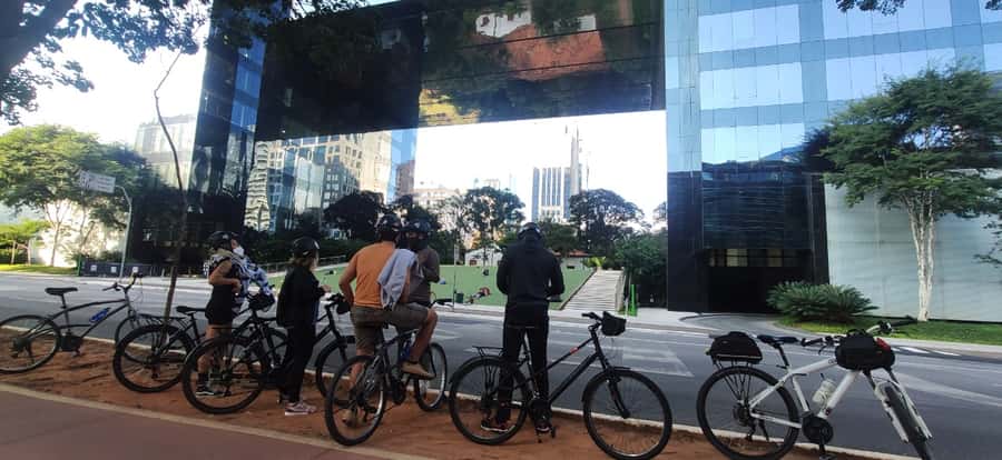 São Paulo: Street Art Bike Tour - Portinha 183 meeting point: a calm start near two metro lines