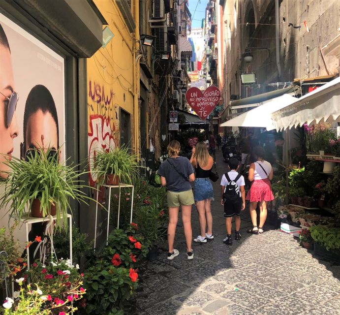 Spanish Streets - Maradona Street Art & Murals - The guide experience: fun, attentive, and focused on storytelling