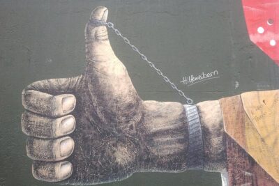 Street Art and Alternative Tour of Berlin in French - Stop rhythm and guide focus: how to make 3 hours count
