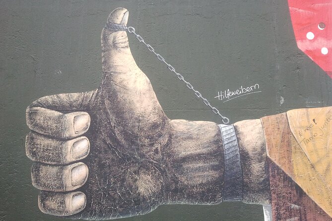 Street Art and Alternative Tour of Berlin in French - Stop rhythm and guide focus: how to make 3 hours count
