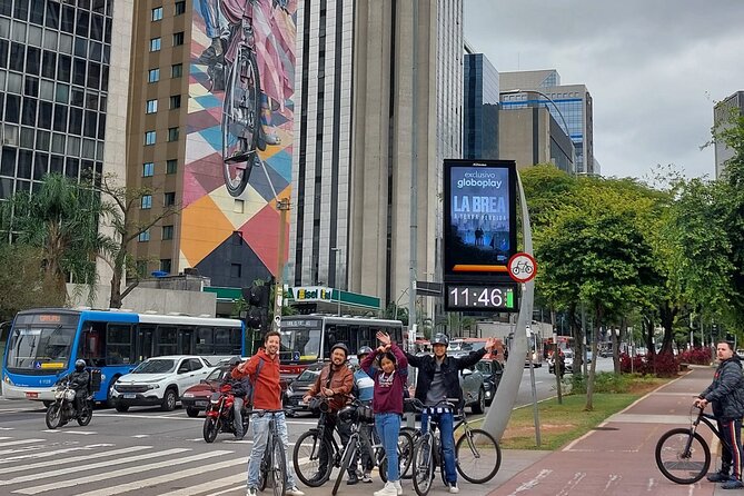Street Art and Park Bike Tour - The ride through bohemian blocks and urban art streets