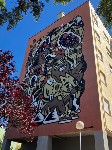 Street Art Lisbon: Tuk Tuk Tour - Graça Historic District: your first art hunt with a photo stop