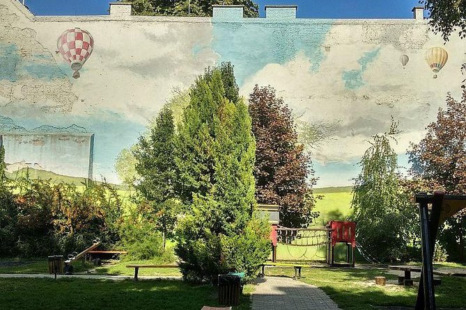Street Art Tour Budapest - The Kisuzem coffee break that actually helps the tour