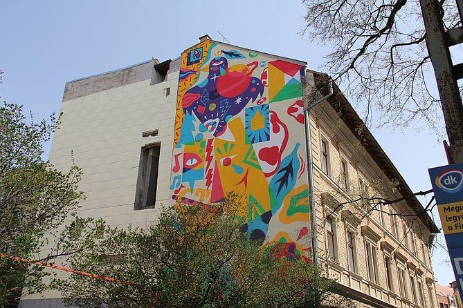 Street Art Tour Budapest - Your guide’s job: making the walls readable