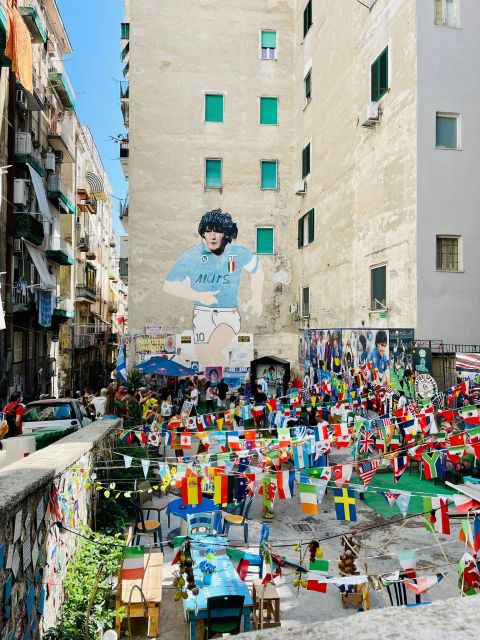 Street art tour of the Spanish Quarters & Maradona idol - The Spanish Quarters: 16th-century streets with modern icon worship
