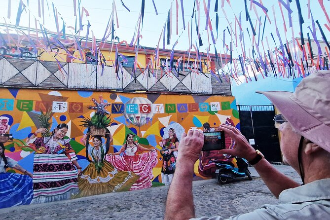 Street Art Tour With An Artist in Oaxaca - Barrio de Jalatlaco: murals, symbolism, and political meaning