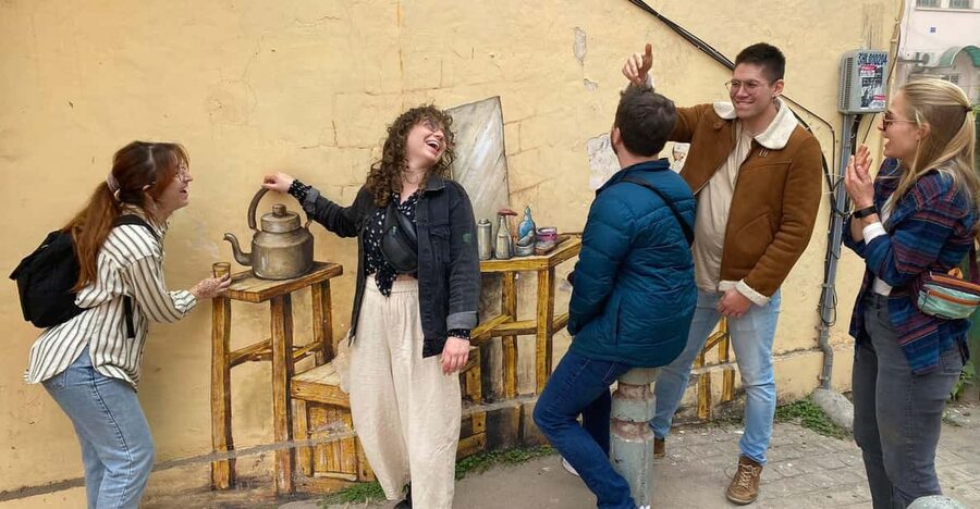 Street Art Walk with Chai & Snack - How the 1.5 hours actually works in your schedule