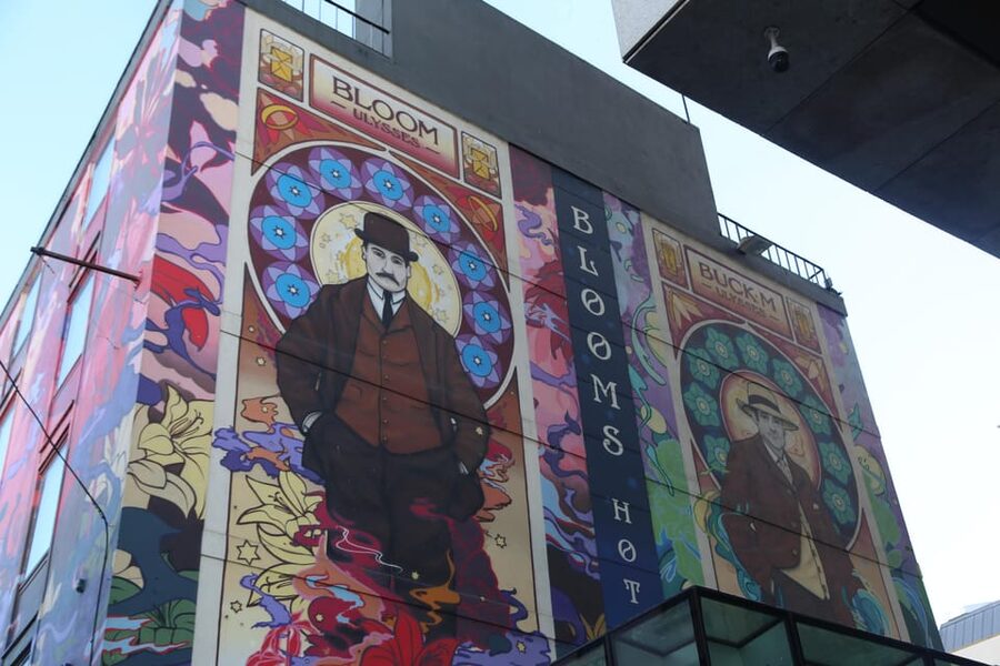 Street Art Walking Tour - The gallery stop and supporting artists after the walk