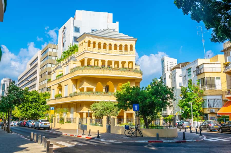 Tel Aviv: Florentin Saturday Walking Tour - Meeting at Park HaTachana: start with the Old Train Station’s story