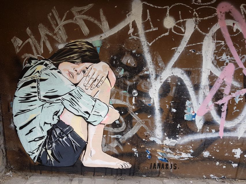 The Original London Street Art Tour (French) - Guides make or break street art tours, and this one leans strong