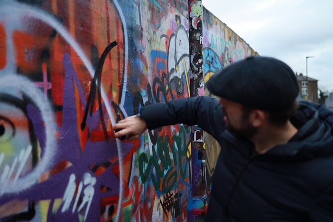 Urban Canvas: Exploring Shoreditch's Vibrant Street Art - Weather, pace, and comfort: what to bring