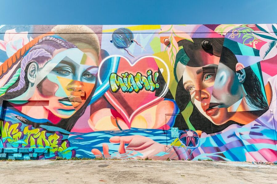 Wynwood Art District 1-Hour Street Art Tour by Golf Cart - The 1-hour format: what your guide does with those 6 to 9 stops